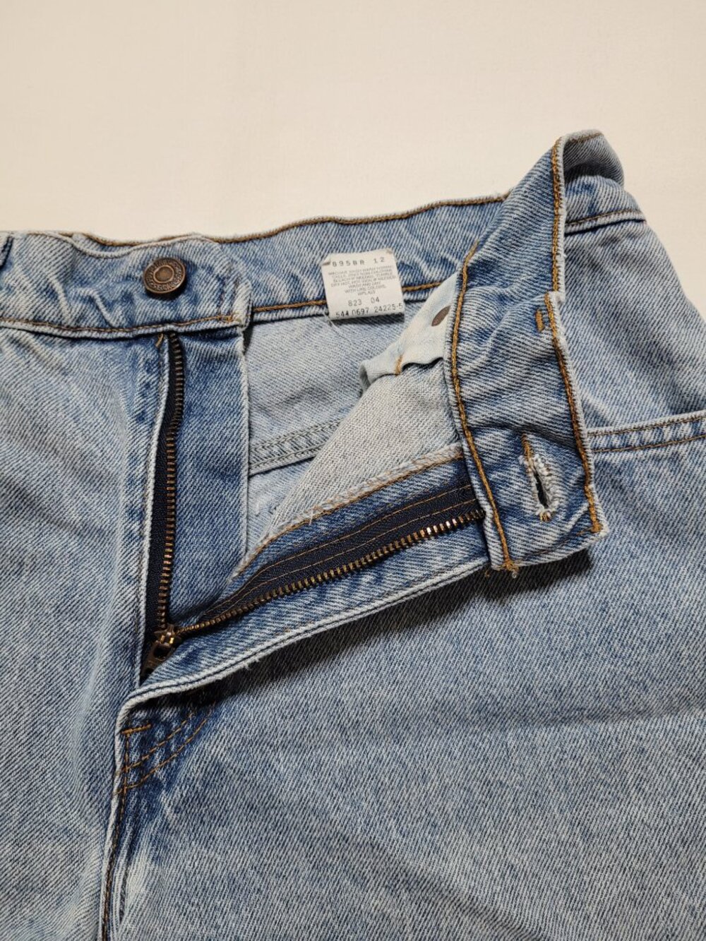 Vintage Levi's 550 Shorts 90s High Waisted Relaxed Fit Denim Sz 8 Indie Sleaze - Picture 7 of 9
